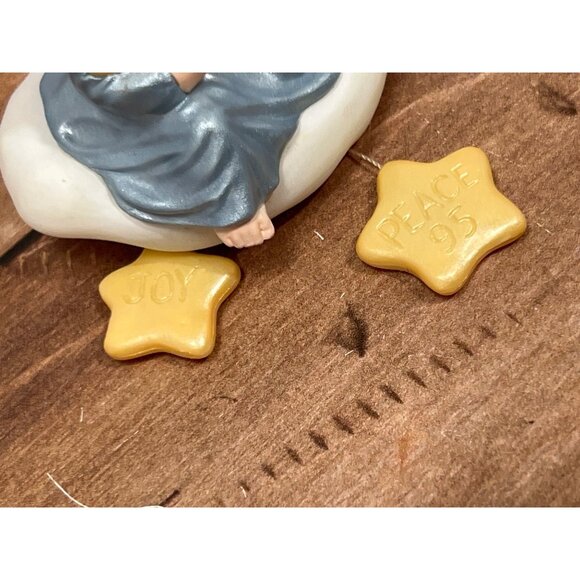 1995 HALLMARK ORNAMENT QX5979 THREE WISHES ANGEL SITTING ON A CLOUD W STARS - Picture 5 of 11